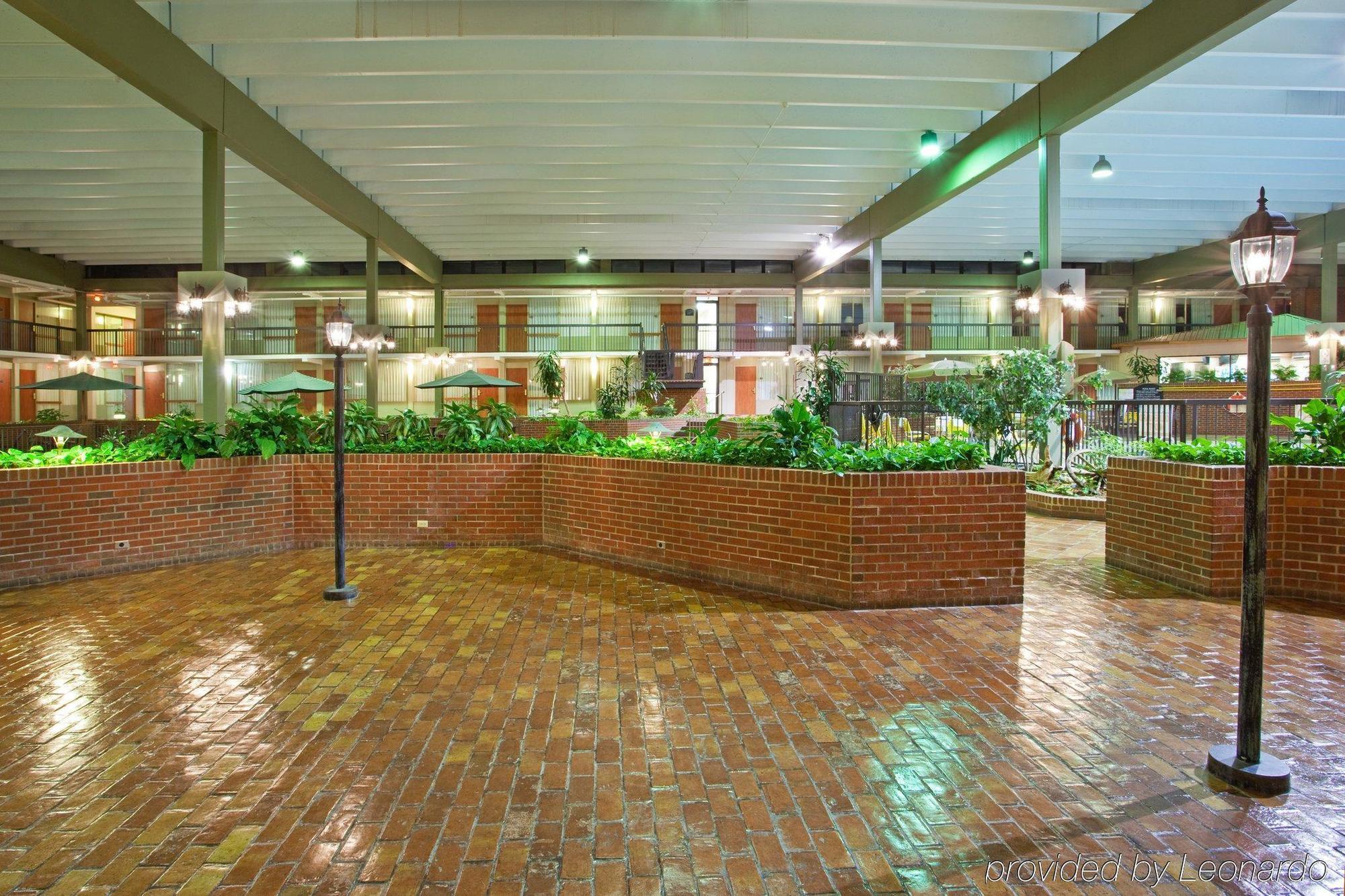 Ramada By Wyndham Indiana Hotel Interior foto